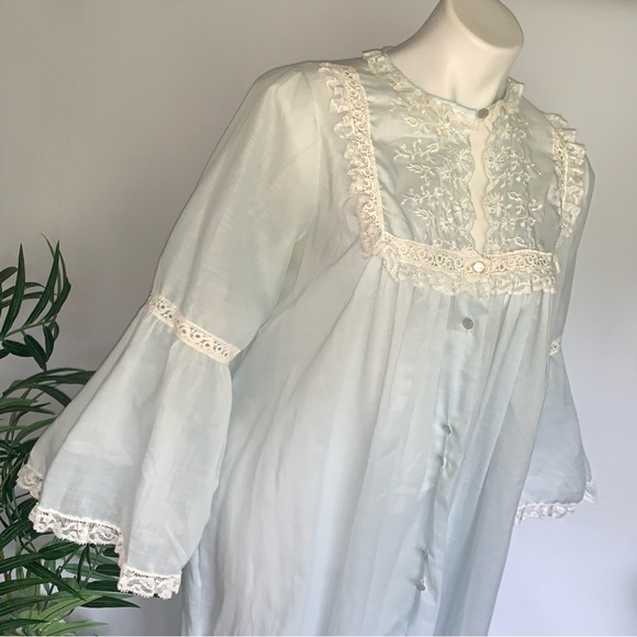 v i n t a g e :: Cottagecore Embroidered Floral Lace Crochet Nightgown ILGWU - Picture 3 of 14